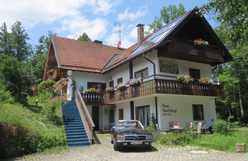 Bad Toelz Apartment | Cozy Family Apartment - Ferienwohnung Familie Hanfstängl