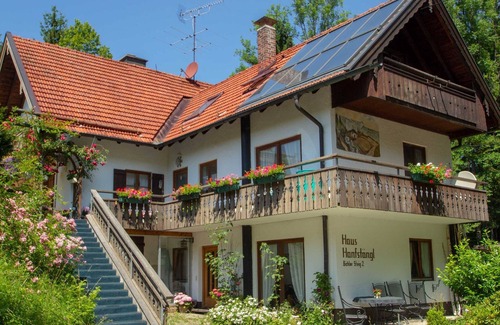 Bad Toelz Apartment | Cozy Family Apartment - Ferienwohnung Familie Hanfstängl
