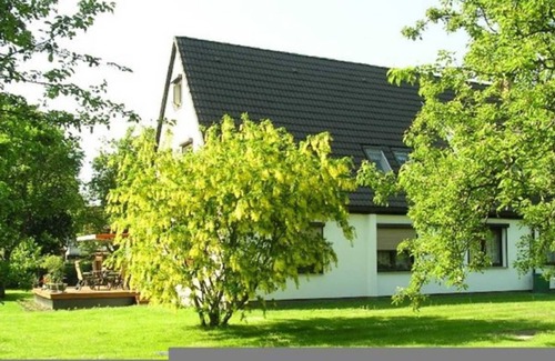 Bergen auf Ruegen Apartment | Unforgettable Stay at Fewo 3 with Hot Tub and Kitchen