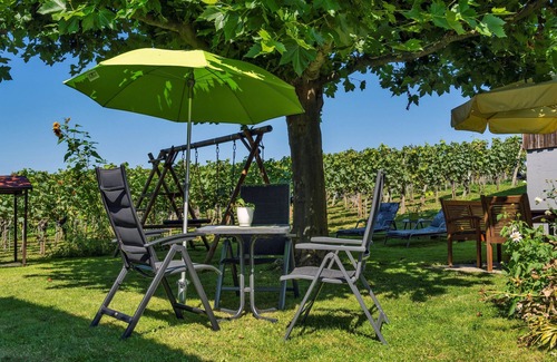 Hagnau Apartment | Family-Friendly Fewo 301 with Kitchen & Breakfast Included