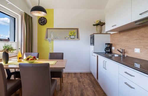 Hagnau Apartment | Cozy Fewo 302: Family-Friendly Stay with Kitchen Amenities