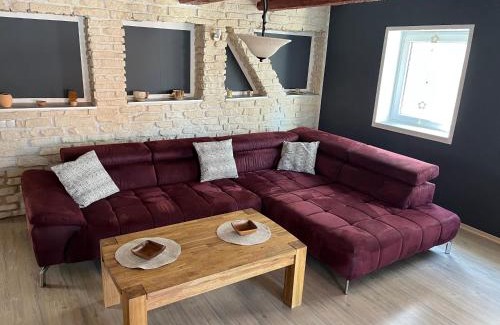 Burg Stargard Apartment | Comfortable Getaway at Fewo am Fuße der Burg Stargard