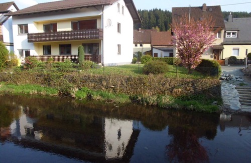Steinwiesen Apartment | Guest Rated 10/10: FeWo an der Rodach with Garden Access
