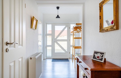 Ihlow Apartment | Guest Rated 10/10: Fewo Annette with Family-Friendly Amenities