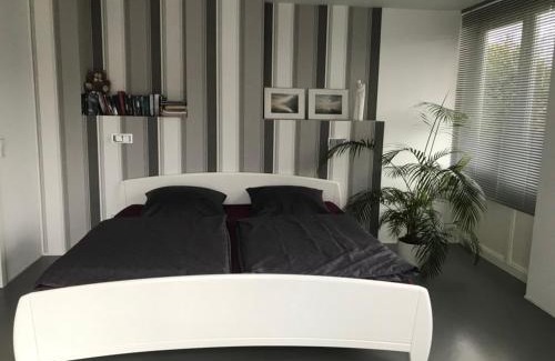 Langenargen Apartment | Family-Friendly Ferienwohnung Bechtel with High Ratings