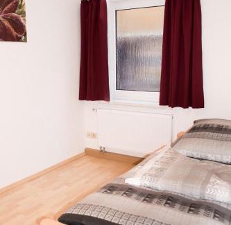 Lauscha Apartment | Guest Rated FeWo Bucker: Pet-Friendly and Accessible Stay
