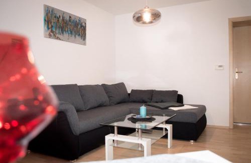 Lauscha Apartment | Guest Rated FeWo Bucker: Pet-Friendly and Accessible Stay