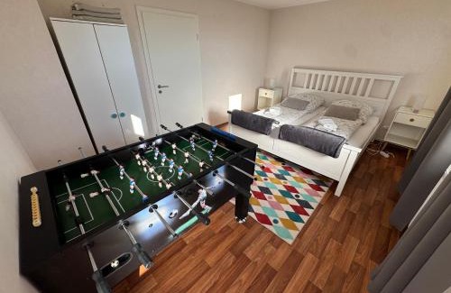Jurgenohl Apartment | FeWo Domo46 mit Balkon, Waschmaschine & Smart TV