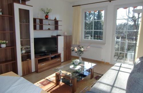 Bockswiese Apartment | Family-Friendly Getaway at Fewo Eiche with Pet Perks