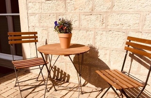 Equarhofen Apartment | Inviting 3-Person FeWo with Landhausgarten & Breakfast