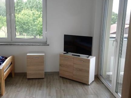 Topchin Apartment | Comfortable Haven for 6 in Mittenwalde - Pet Friendly