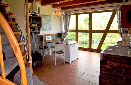 Thesenvitz Apartment | Cozy Villa Apartments with Infrared Sauna & Child-Friendly Perks