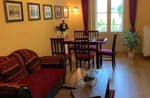 Sudstadt Apartment | Discover Fewo Gründerzeitflair: Family-Friendly Stay