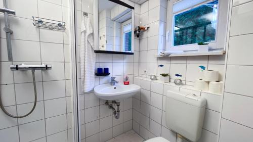 Graal Apartment | Unwind at Fewo Graal with Oceanfront Views & Top Reviews
