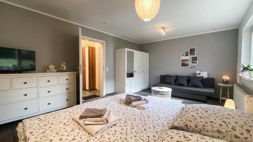 Graal Apartment | Unwind at Fewo Graal with Oceanfront Views & Top Reviews
