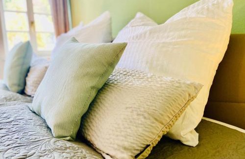 Heinrichs Apartment | Stay at Fewo Heinrichser Markt - 2 Bedrooms with Terrace