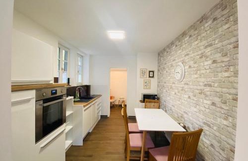 Heinrichs Apartment | Stay at Fewo Heinrichser Markt - 2 Bedrooms with Terrace