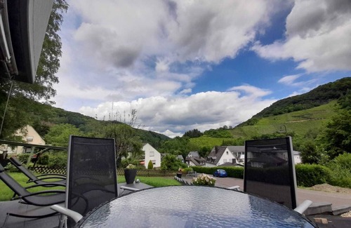 Traben-Trarbach Apartment | Ida Weinbergblick: Guest Rated 9.8 with Family-Friendly Amenities