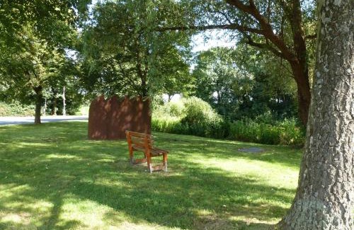Francop Apartment | Oceanfront Escape at Fewo im Alten Land with Gorgeous Views