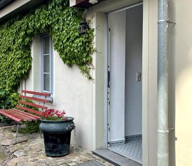 Kotzschenbroda Apartment | Discover FEWO in Altkötzschenbroda's Vibrant Quarter