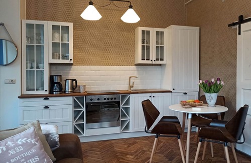 Magdeburg Apartment | Experience FeWo im Sahneröschen: Top-Rated Family Retreat