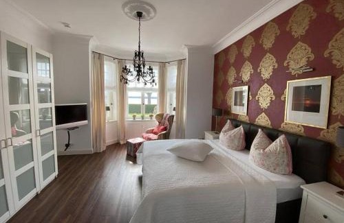 Plau am See Apartment | Seaside Retreat: Fewo in Villa with Breathtaking Views