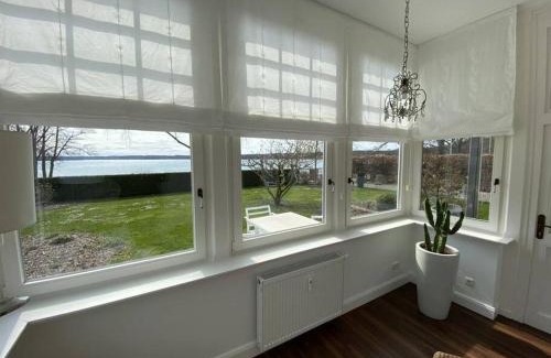 Plau am See Apartment | Seaside Retreat: Fewo in Villa with Breathtaking Views
