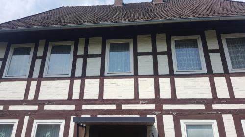 Kreiensen Apartment | Discover Fewo-Kreiensen: Pet & Child Friendly Retreat