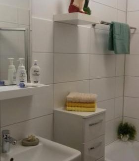Langen b. Bremerhaven Apartment | Guest Favorite Fewo Kroker: Pet-Friendly & Hot Tub Bliss