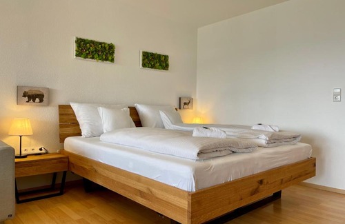 Scheidegg Apartment | Relaxing FeWo Längl -Waldluft- with Pool & Spa Retreat