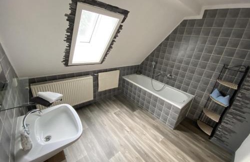 Hatzfeld Apartment | Pet-Friendly Fewo Lindenhof with Ocean View & Breakfast