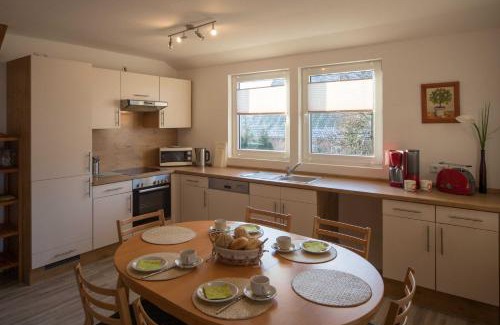 Steinkirchen Apartment | Family-Friendly FEWO Maisonettenwohnung with Top Guest Ratings