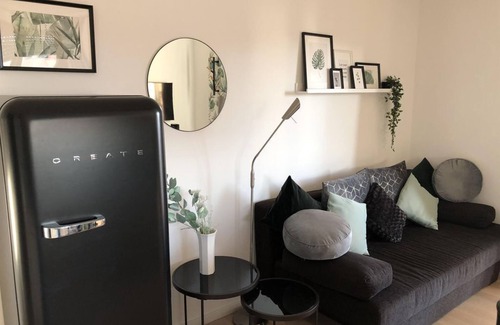 Irrel Apartment | Ocean View 2-Bed Apartment: Family-Friendly Getaway