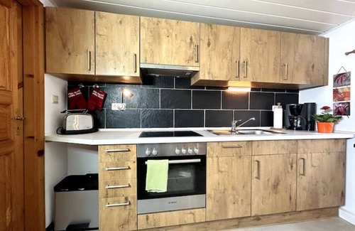 Grossschoenau Apartment | Modern & Rustic Fewo Marie with Sauna and Breakfast Included