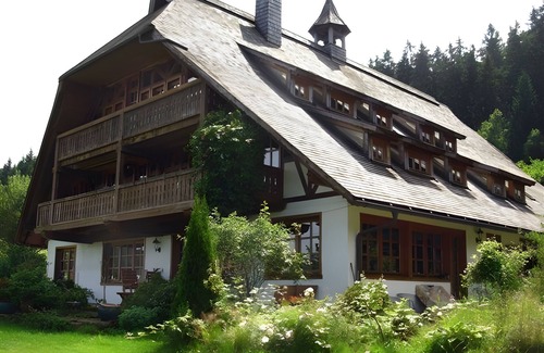 Sankt Georgen im Schwarzwald Apartment | Spacious 2-Bedroom Retreat for Families and Pets