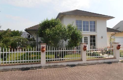 Euren Apartment | Elegant FeWo Nala with Pool and Oceanfront Views