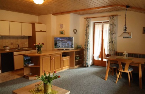 Bischofswiesen Apartment | Cozy Fewo Nr. 2 Lattenberg with Kitchen & Balcony Retreat