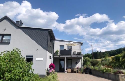 Haintchen Apartment | Top-Rated FEWO_ORTSZEIT: Pet & Child-Friendly Getaway