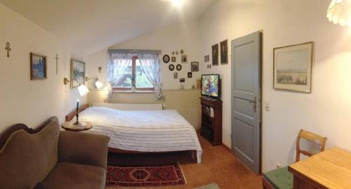 Witzenhausen Apartment | Family-Friendly FeWo Paramaribo with Excellent Guest Ratings