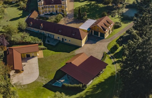 Ramspau Apartment | Discover FeWo Schloß Ramspau: 10/10 Ocean View Retreat