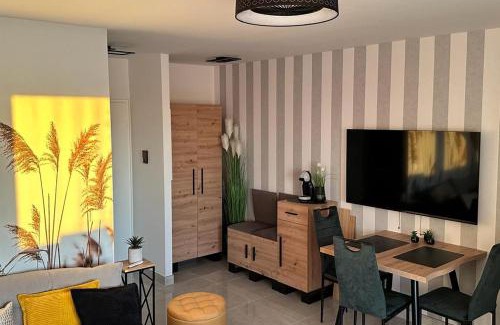 Langen Apartment | Exclusive FeWo SKY21 Langen Apartment in Central Location