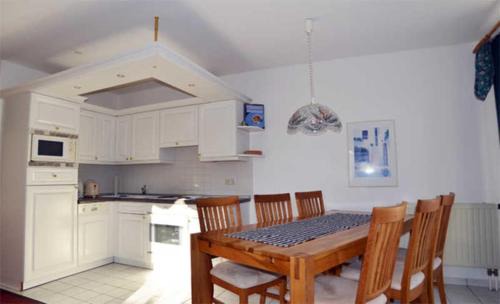 Karlshagen Apartment | Family-Friendly Fewo Sommergarten with Pet Amenities
