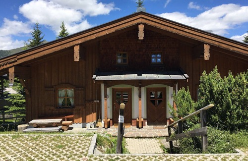 Hochkrimml Apartment | FeWo SONNBICHL: Ideal for 6, Steps from the Elevator
