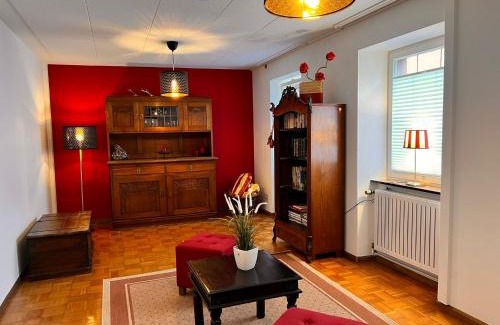 Malterdingen House | Fewo Sophie: Cozy Retreat with Kitchen, TV & Pet Options