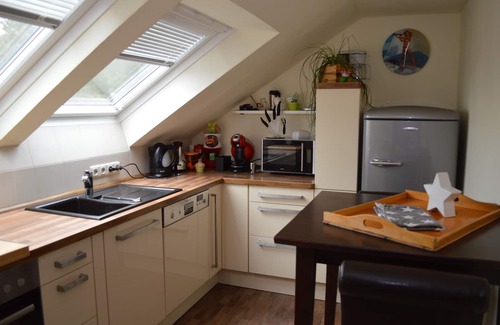 Zulpich Apartment | Discover FeWo Sternenblick: Heart of Voreifel with Breakfast