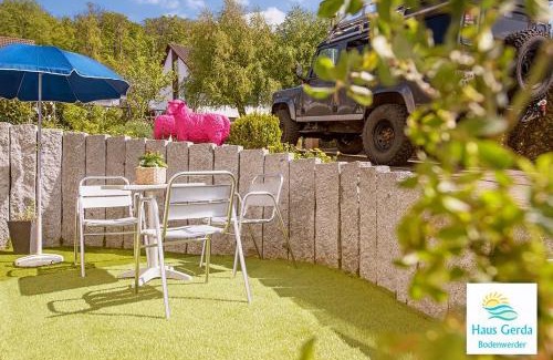 Bodenwerder Apartment | Discover Fewo Tante Else: Oceanfront Oasis with Pool