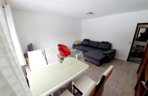 Bockswiese Apartment | Comfortable FeWo Tiergarten/Dahlem: Pet & Child Friendly Stay