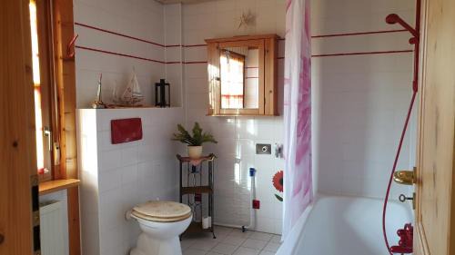 Bad Bederkesa Apartment | Pet-Friendly Fewo to Hus: Rated 9/10 for Your Comfort