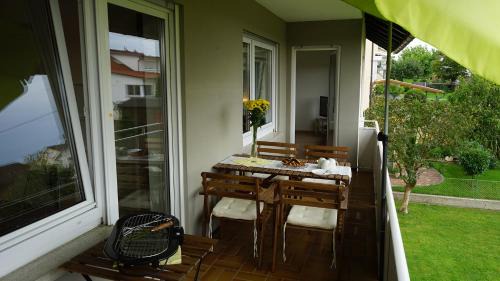 Bermatingen Apartment | Elegant FeWo Weitblick with Oceanfront Views and Pool