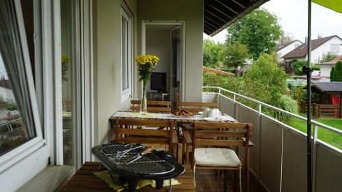 Bermatingen Apartment | Elegant FeWo Weitblick with Oceanfront Views and Pool